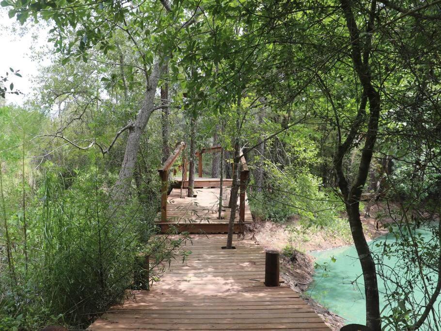 Waterfront Houston Hide Out In A Magical Forest Waller Exterior photo